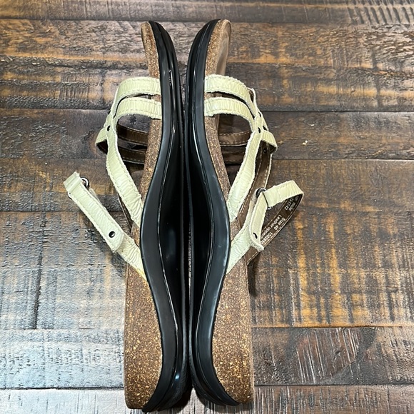 Dansko sandals Dansko flip flops, suede footbed,cork rubber sole, clog sole - Picture 4 of 8